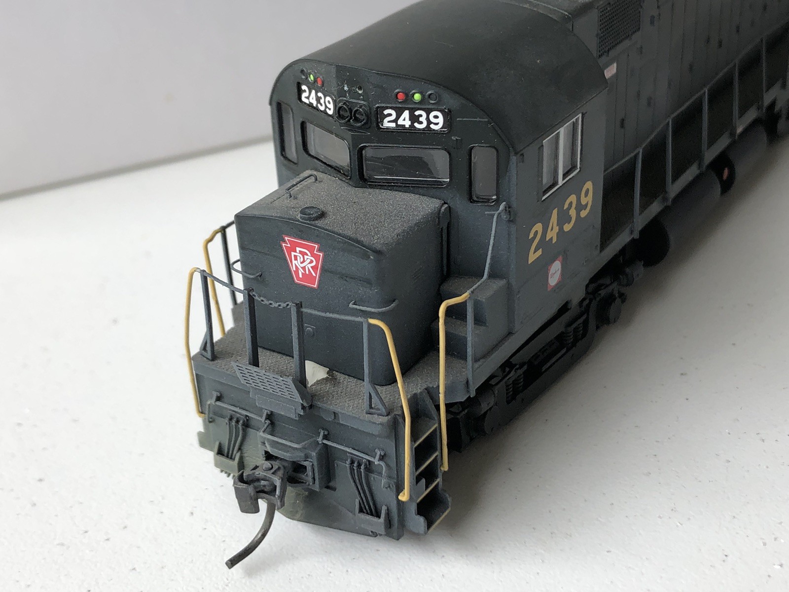 Atlas Classic HO C425 Phase 2 Locomotive Pennsylvania Road #2439 NIB