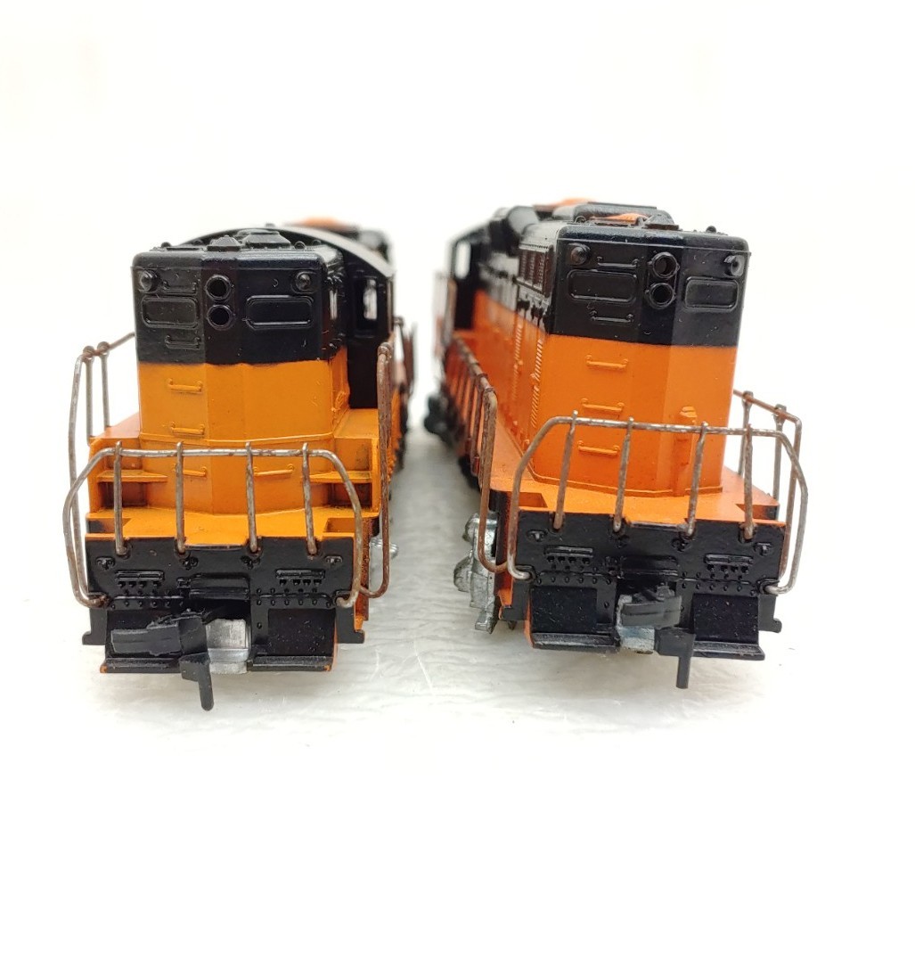 Rare Athearn Trains HO Yellow Box Mill Road GP9 AA Diesel Locomotive Engine Set