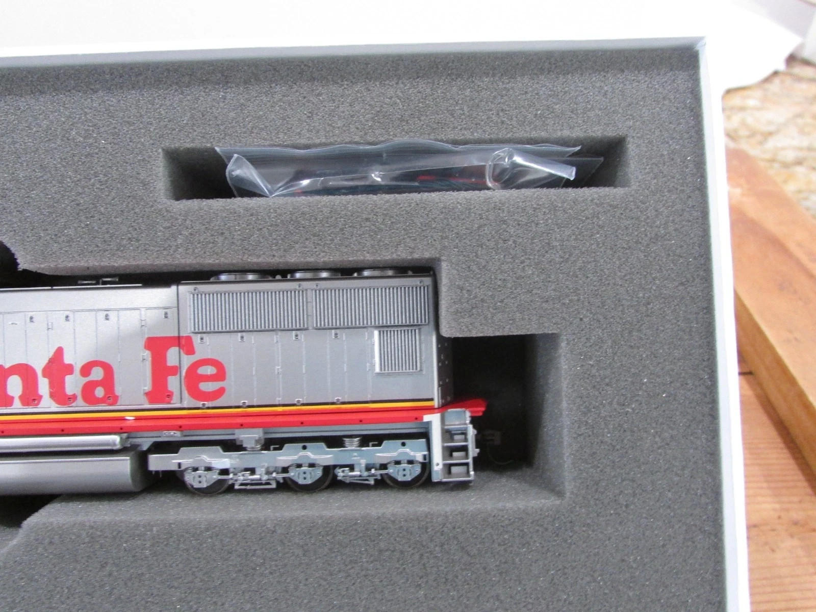 HO Scale Athearn Genesis G6137 SD75M Diesel Locomotive Santa Fe #241