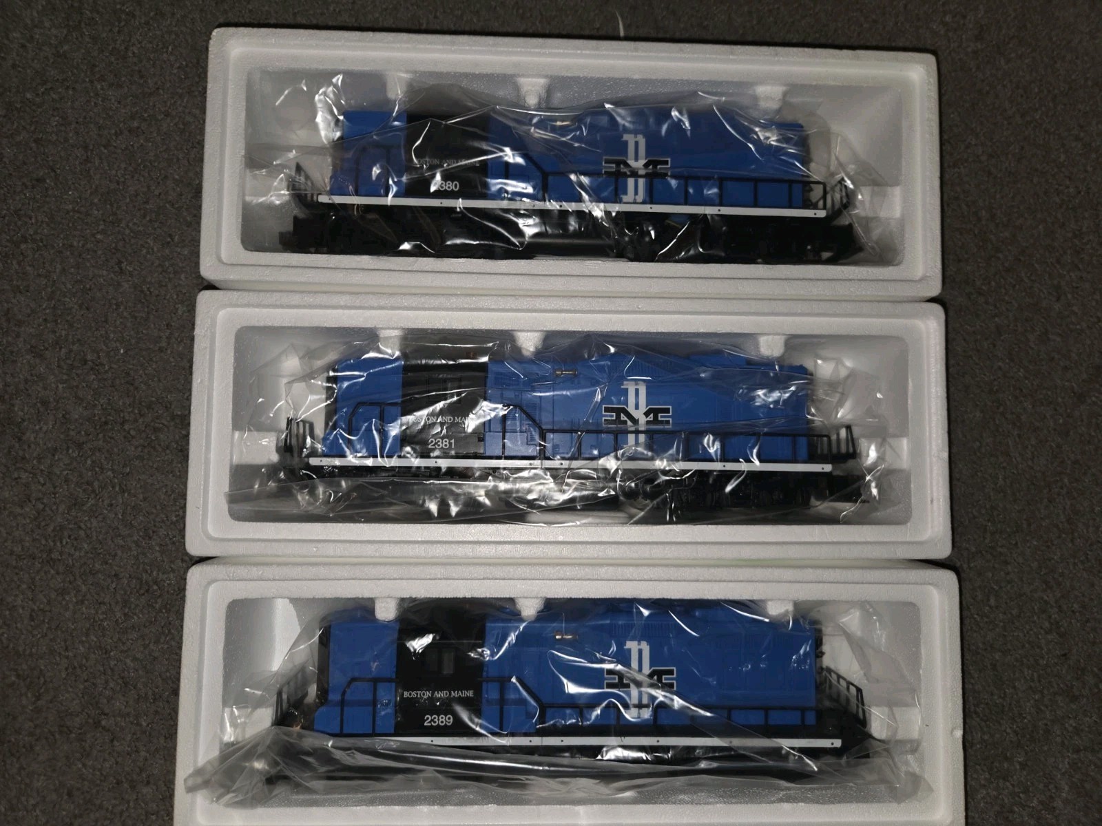 Lionel 6-11843 O Gauge Boston & Maine Diesel Lash-up Set #2380, 2381, 2389