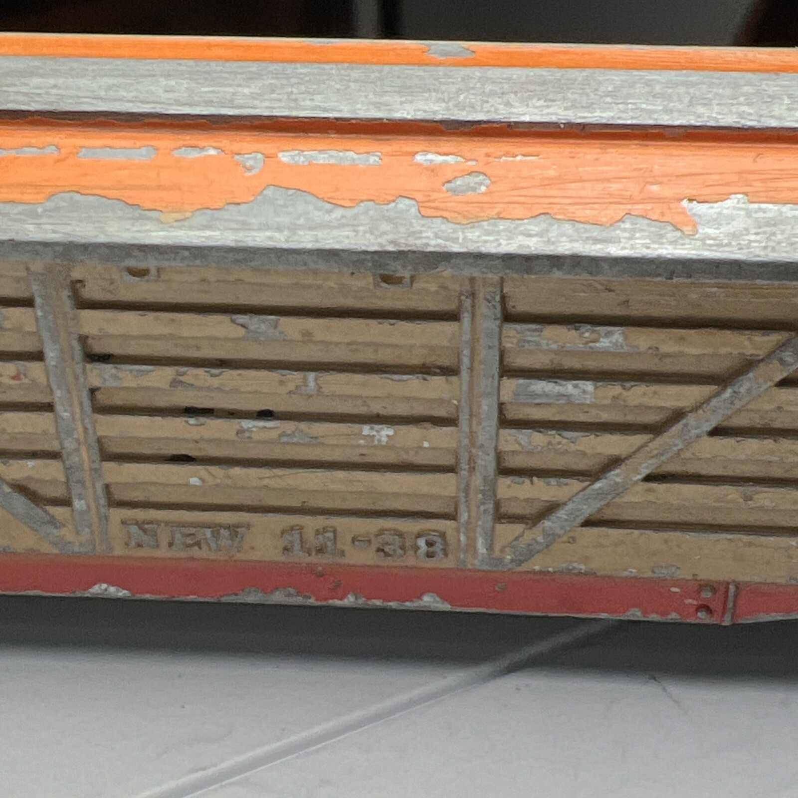 vtg 1939 TOOTSIETOY Train PIONEER STOCK SHIPPERS CAR RAILROAD 5 Inch Orange