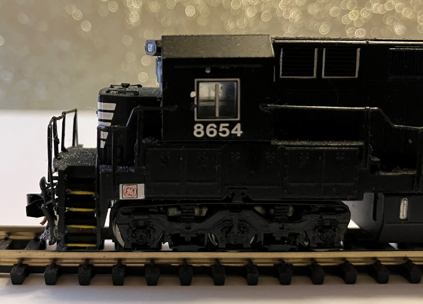 Bachmann Spectrum N-Scale GE Dash 8-40C NS 8654 DC Ready Paper Work Display Case