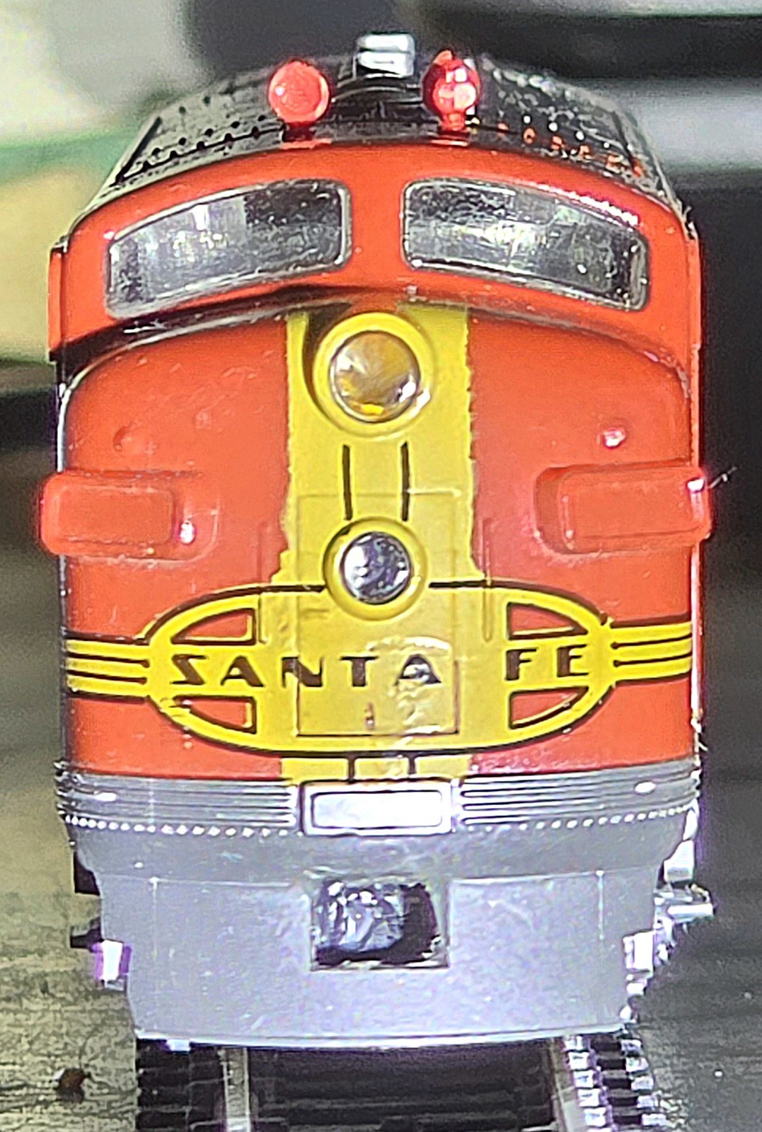N Scale 1:160 Kato 176-211 ATSF F7A Pow. F7A Santa Fe Warbonnet Dual Headlight