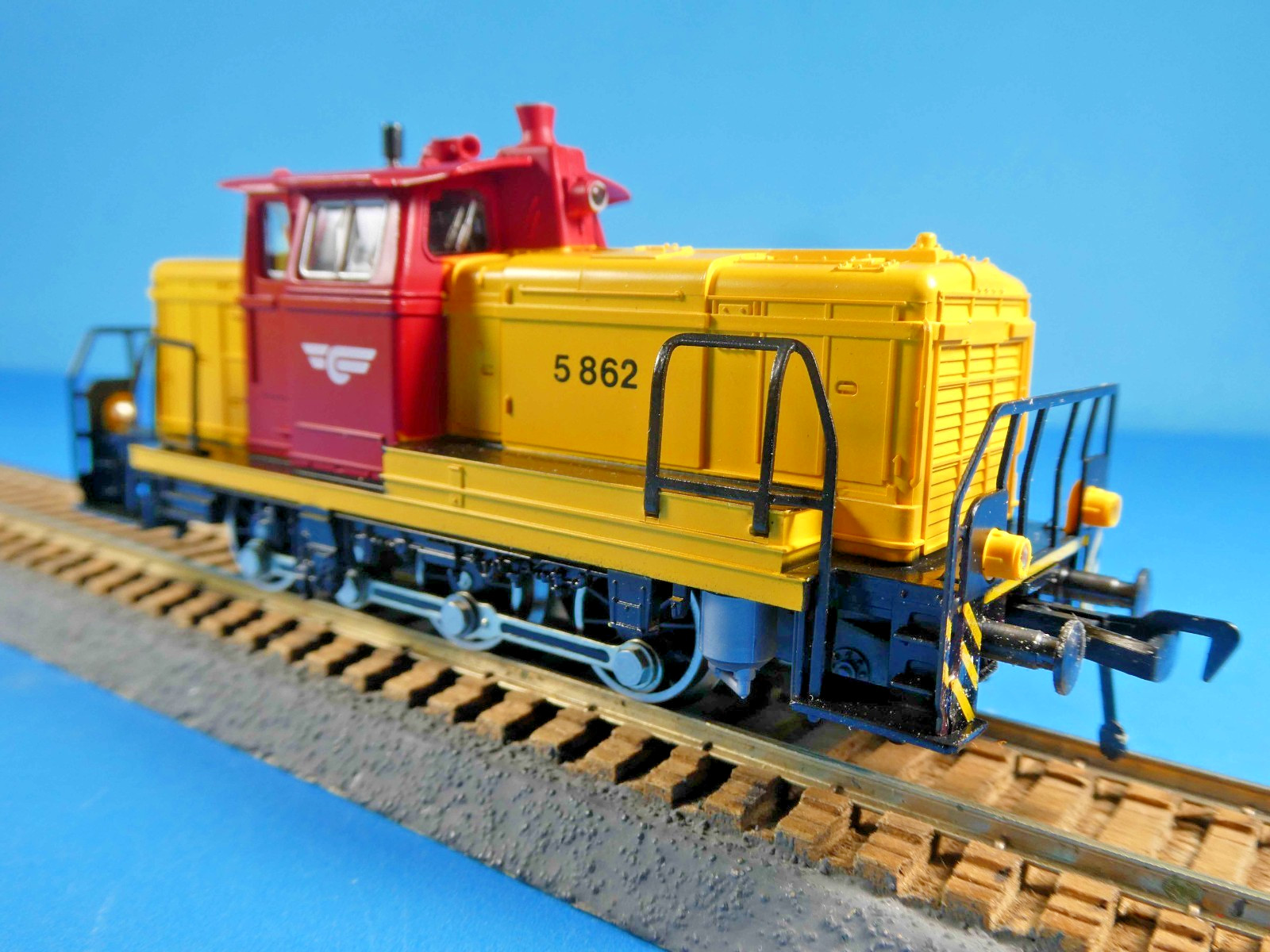 FLEISCHMANN HO NSB LOCO-4225N 1987 NORWEGIAN EXPORT LOCO -OB