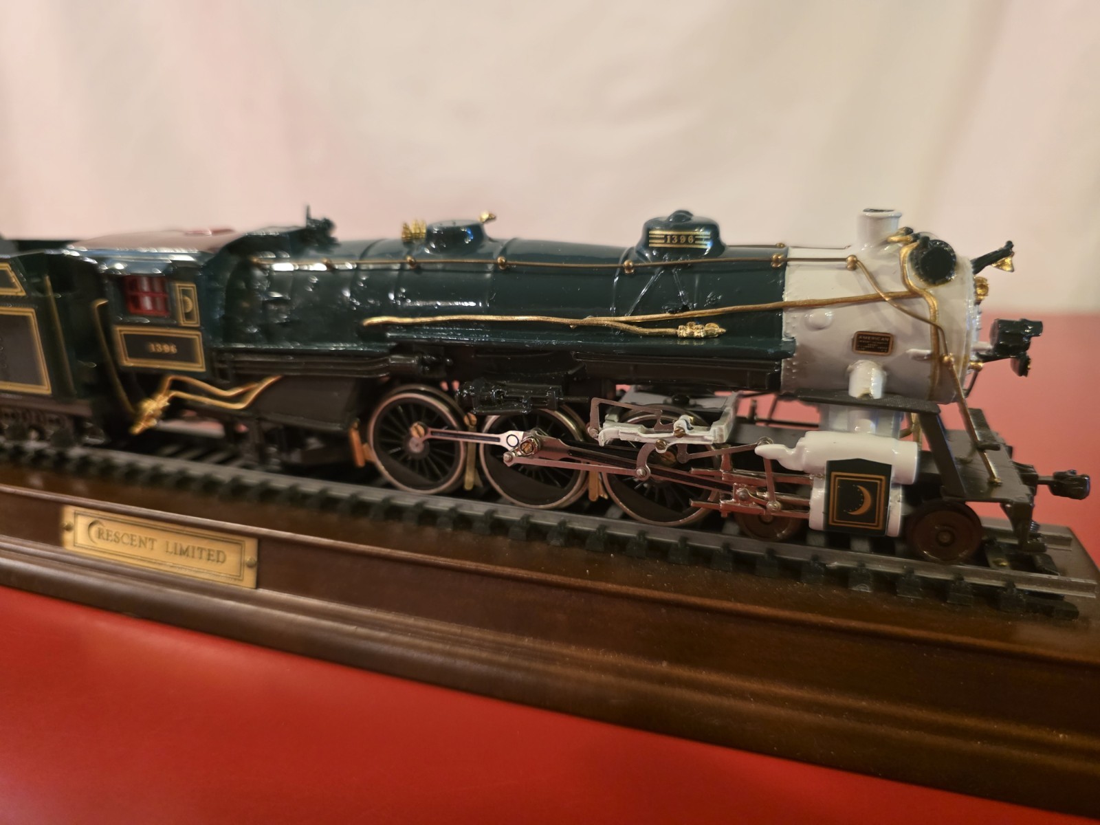 Franklin Mint Train Crescent Limited Steam Locomotive with Rail #1396
