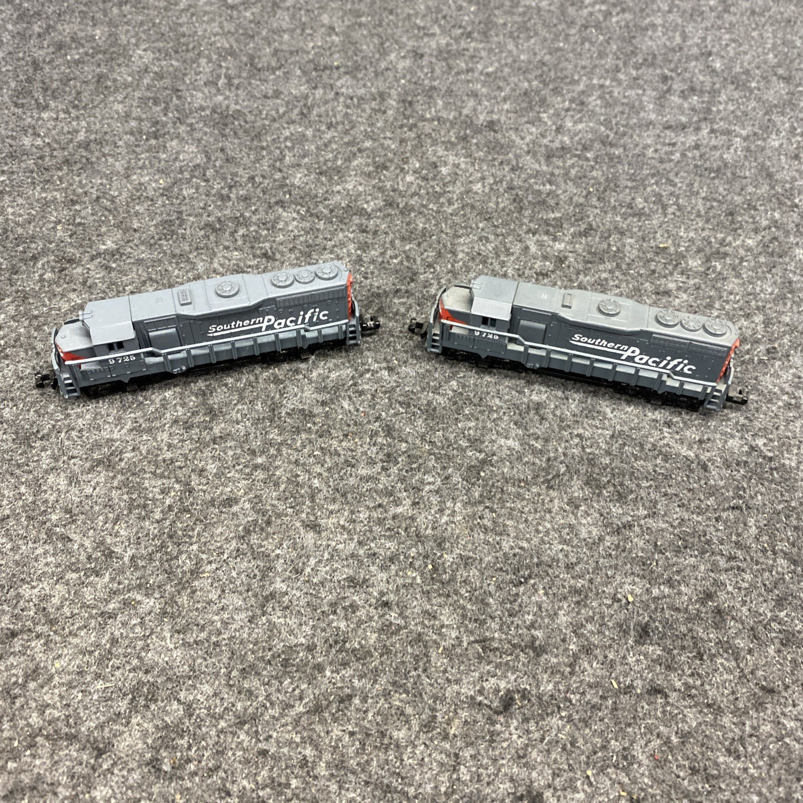 N SCALE SOUTHERN PACIFIC 9725 DUMMY LOCOMOTIVE Pair, Display Trains (N042625-05)