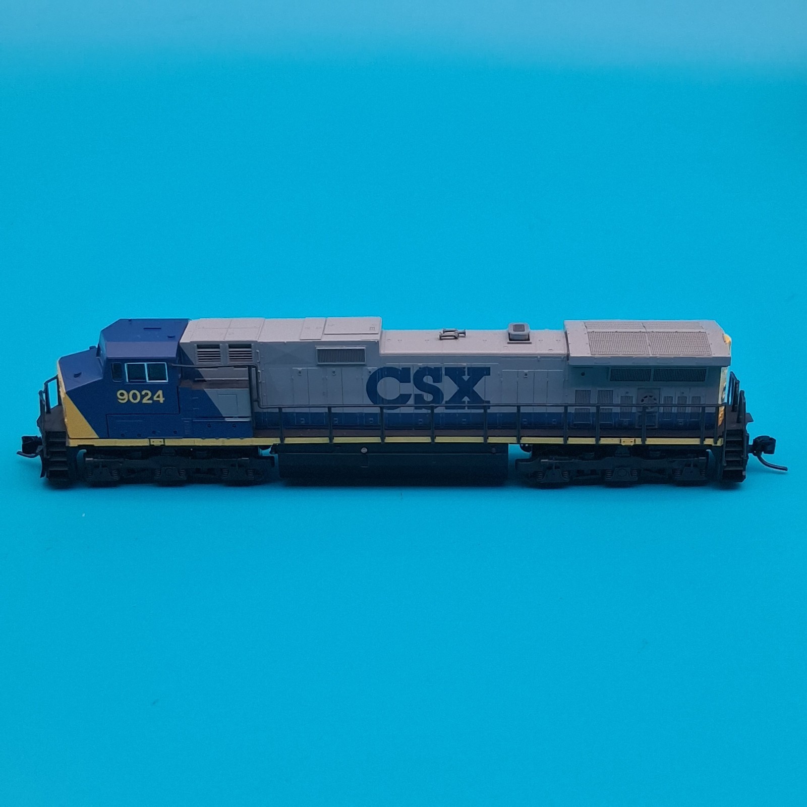 KATO N Gauge Locomotive C44-9W CSX Chessie System Seaboard # 9024 Tested RUNS