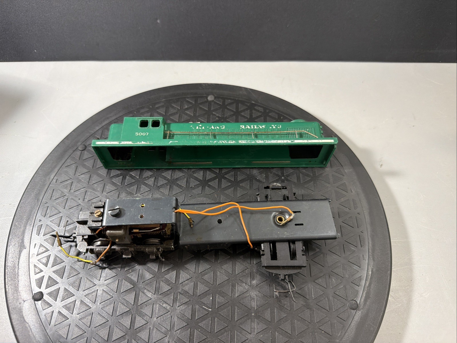 VINTAGE TRI-ANG RAILWAYS MODEL No.R.155 5007 DIESEL SWITCHER Green F.12