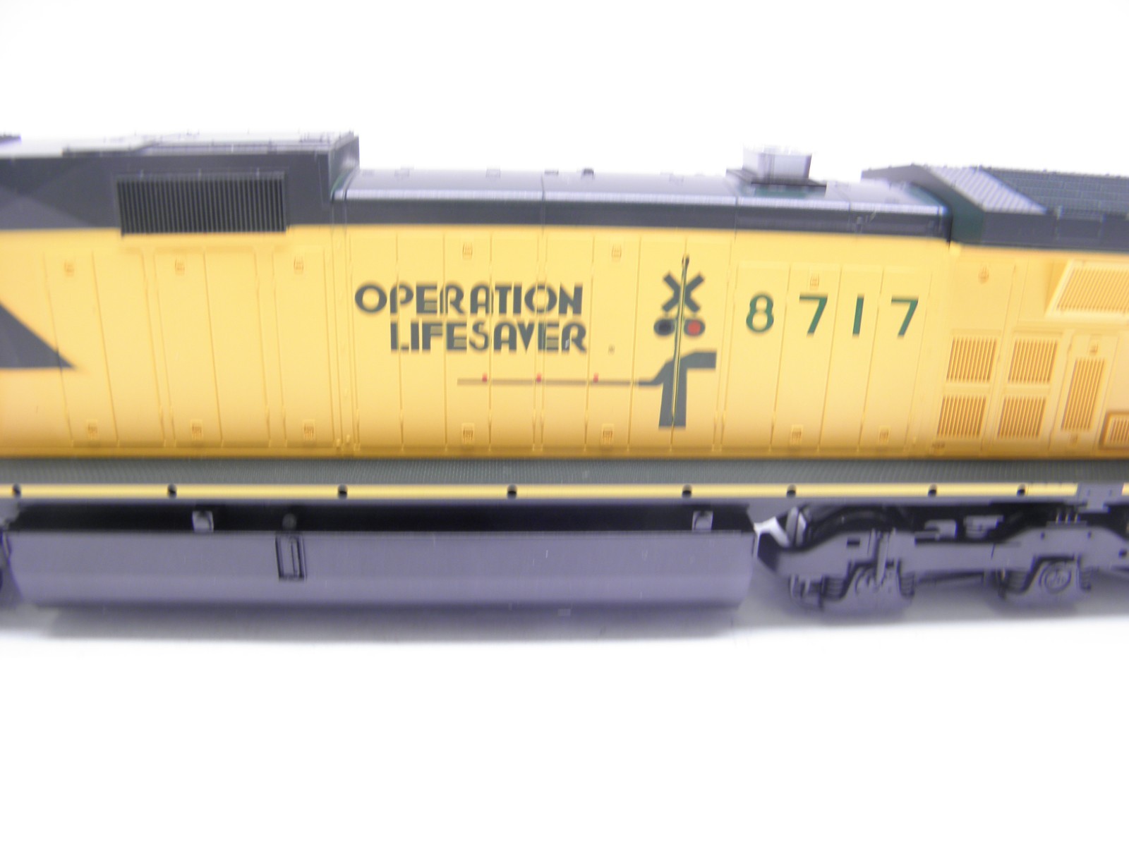 KATO GE-C44-9W LOCOMOTIVE – CNW #8717 – HO SCALE- CHECKED AND RUNS DCC PLUG-NEW