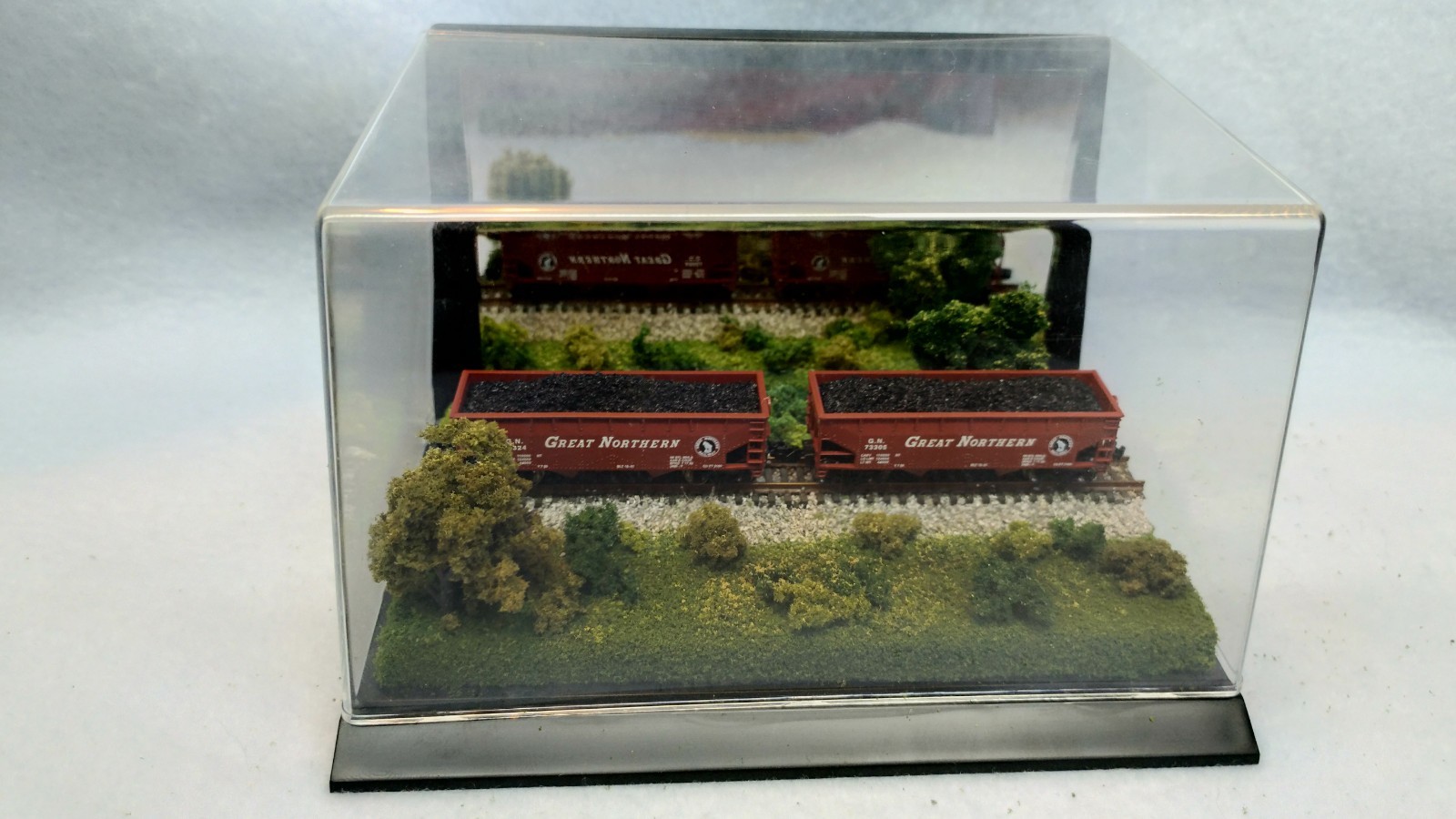 Z SCALE DISPLAY MIRROR CASE – GREAT VIEW FOR ANY Z LOCO OR CAR
