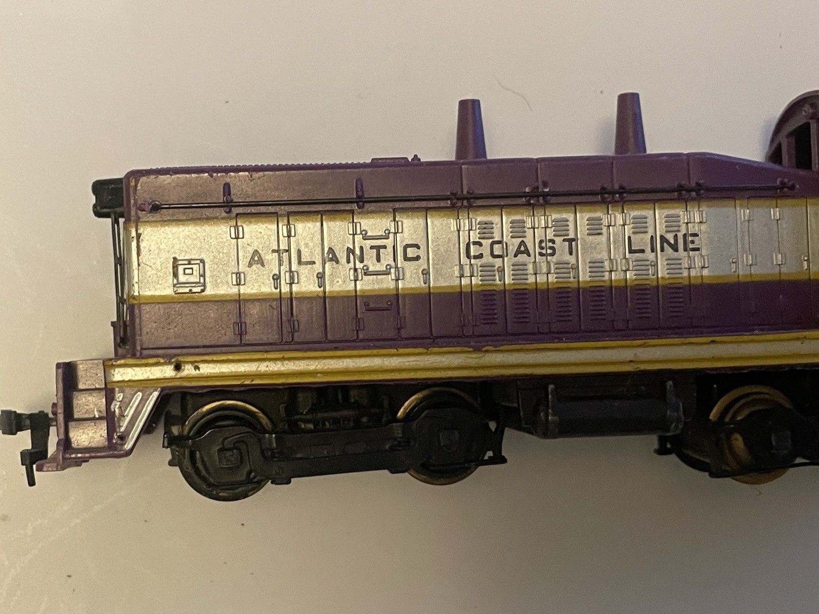 Vintage Revell HO Atlantic Coast Line #3570 SW7 Diesel SWITCHER Locomotive Works