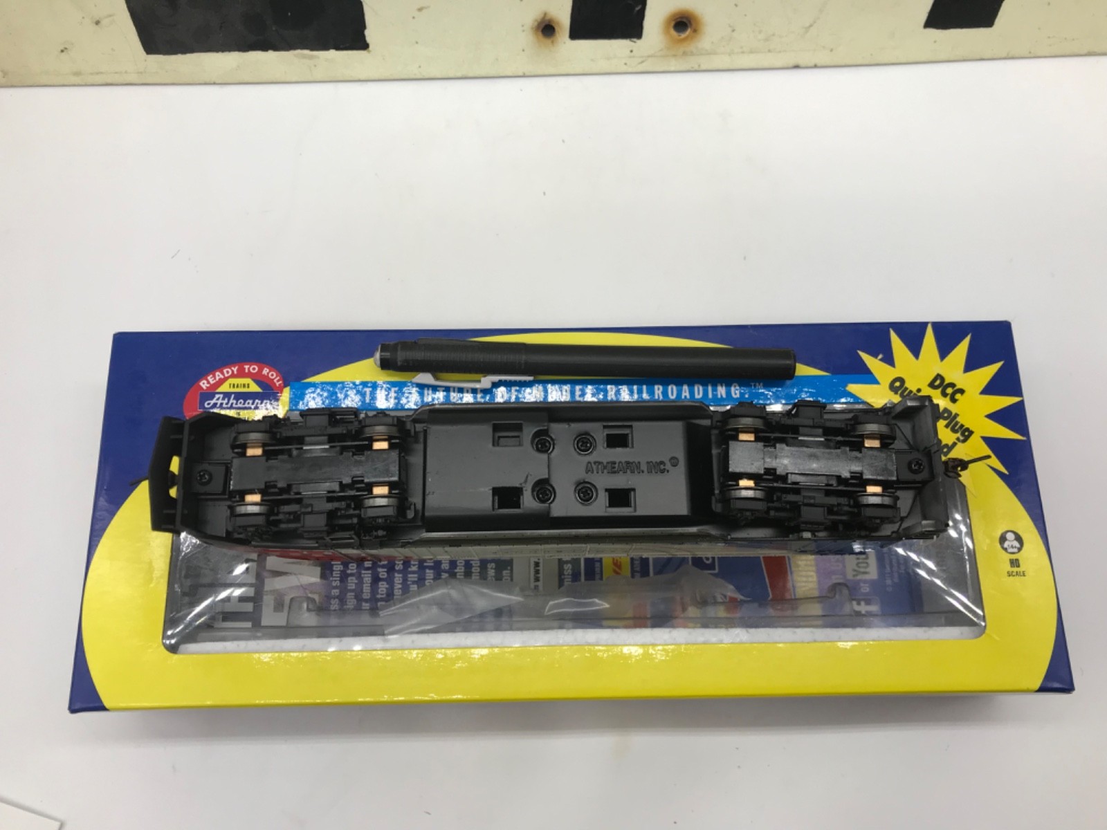 Athearn Ho Scale Utah Front Runner F59PHI Powered Loco Road #12 RTR 25799