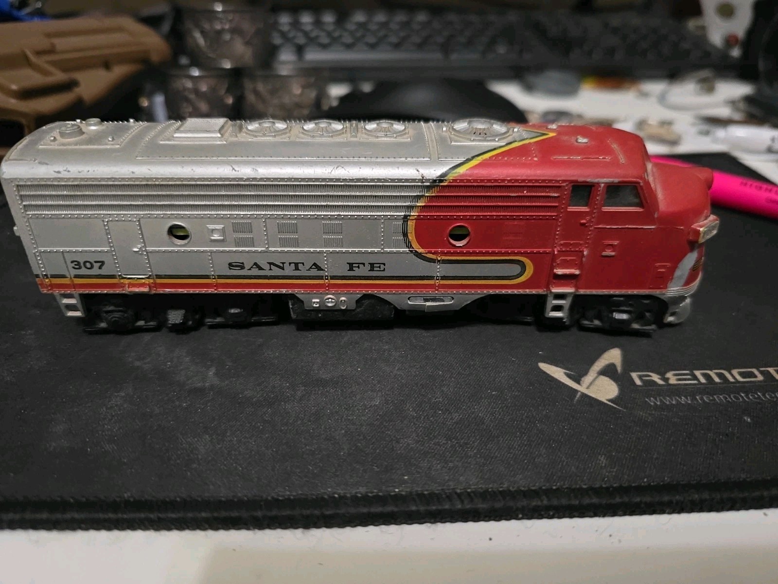 LIMA N SCALE F7 DIESEL LOCOMOTIVE SANTA FE