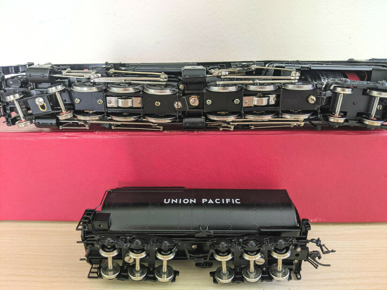 **PRO-PAINTED! KEY BRASS *HEADLIGHT *CAN MOTOR “UP 4-6-6-4 CHALLENGER” HO *L@@K!
