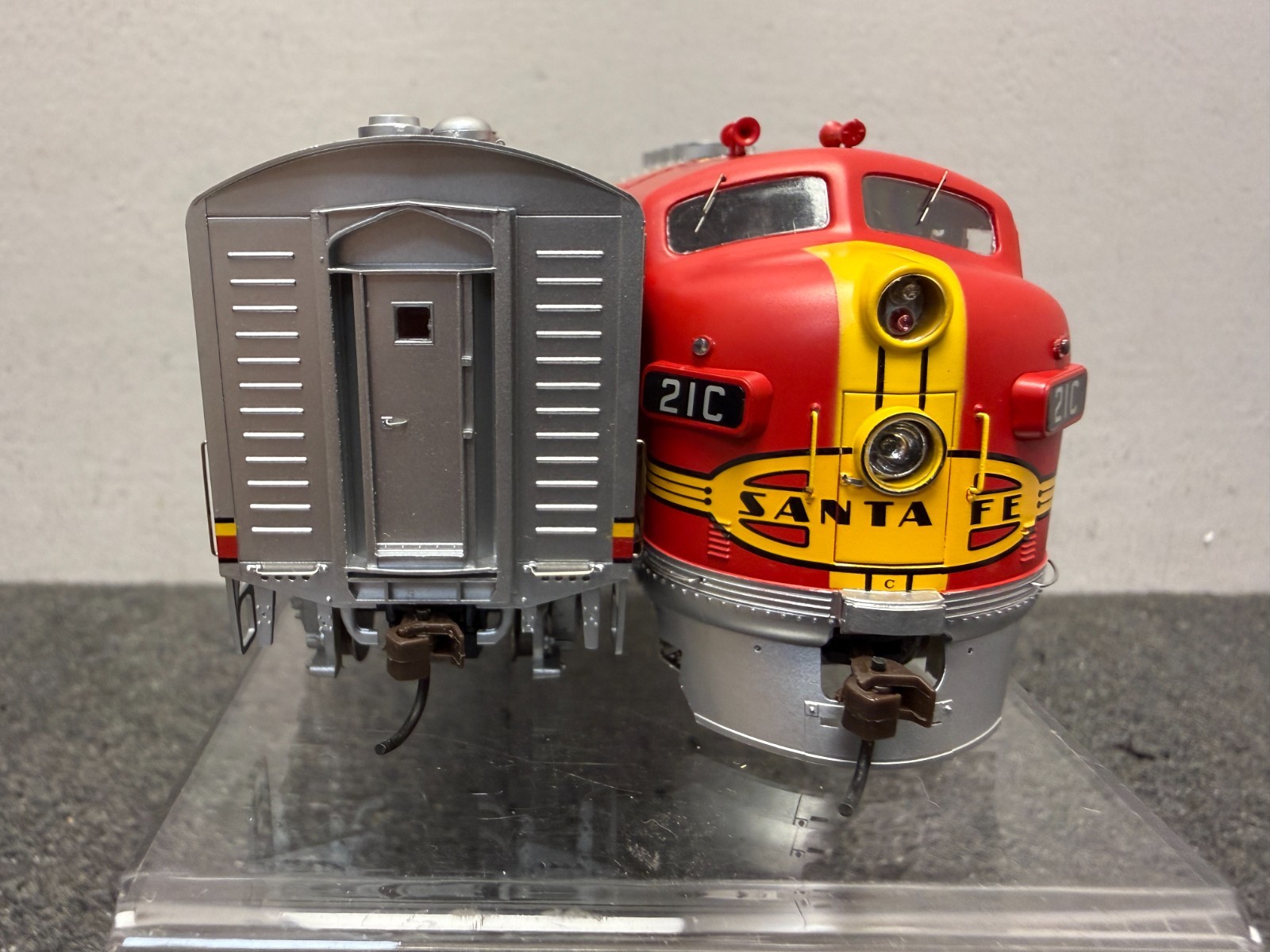 Athearn HO G2607 Santa Fe EMD F3A/F3B Diesels #21C & #21B – DCC Ready