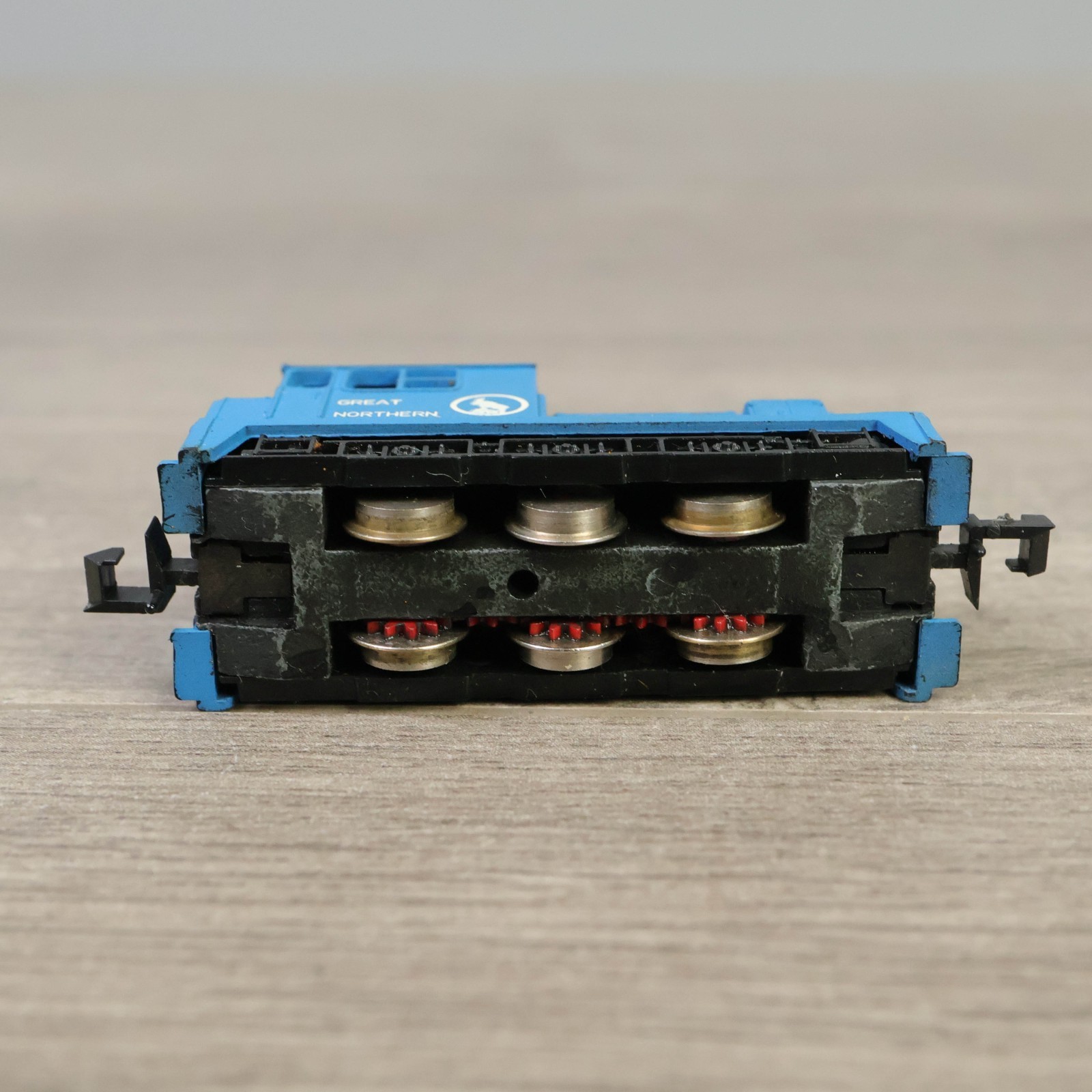 Atlas #2162 N-Scale WDT Diesel Loco Switcher Great Northern (Blue)
