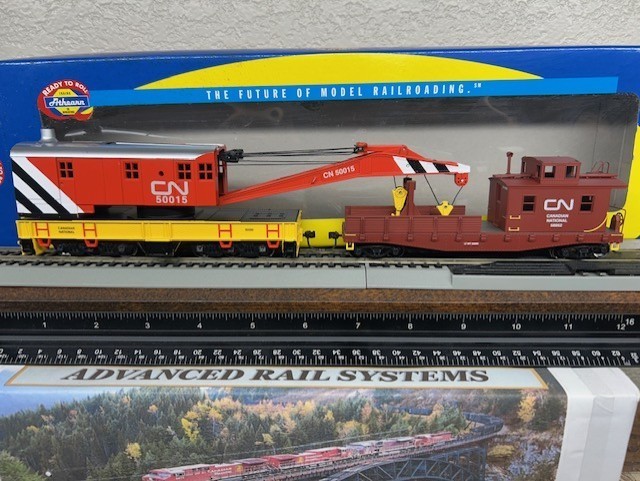 CANADIAN NATIONAL 200 ton ROTATING HEAVY DUTY WRECK CRANE w/TENDER HO SCALE NEW