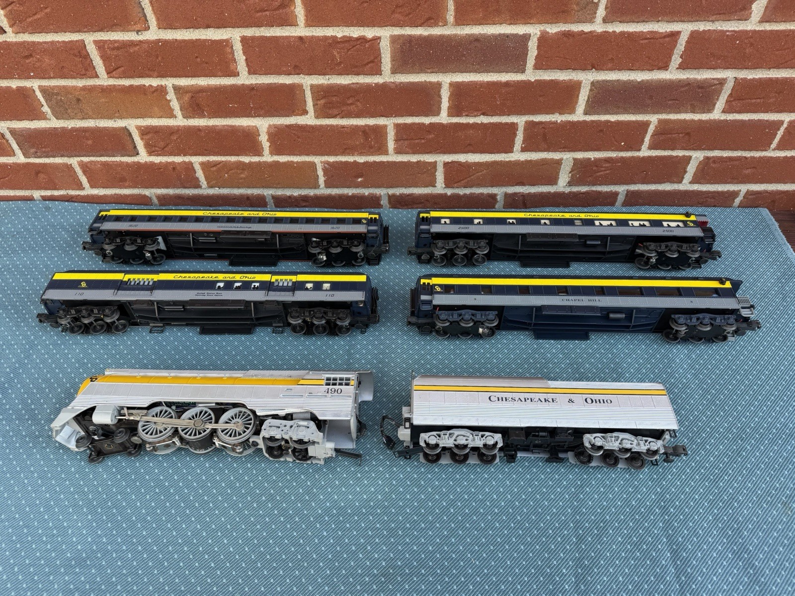 O Gauge Lionel 4-6-4 Hudson Chesapeake & Ohio #490 TMCC 18043 & 4 Passenger Cars