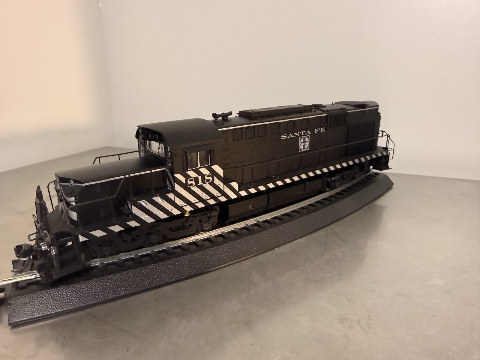 Broadway Limited Imports HO Scale ALCO RSD-15 in Santa Fe zebra stripe DCC Sound