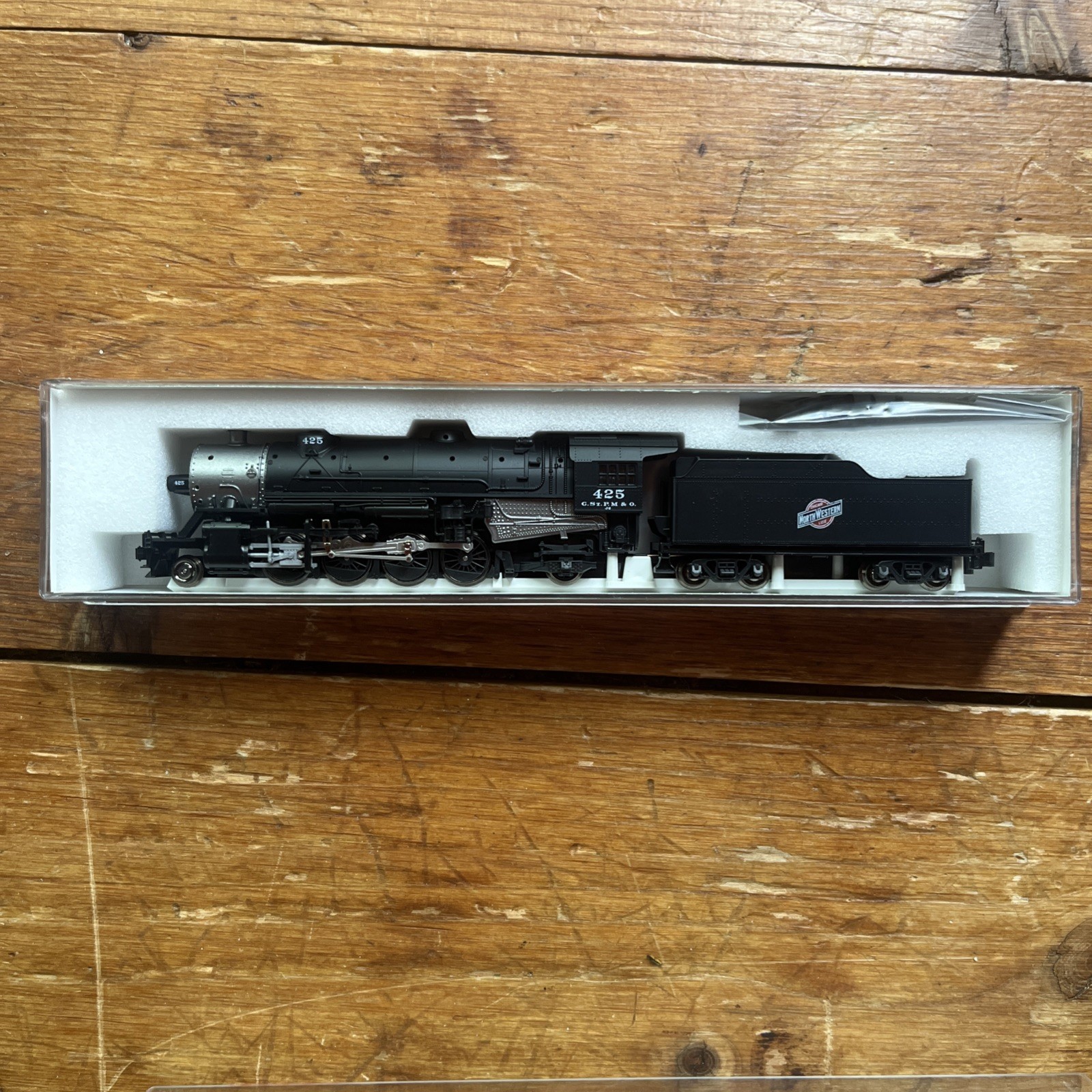 Kato 126-0203 Heavy Mikado C&NW #425 Steam Locomotive New In Box USRA 2-8-2