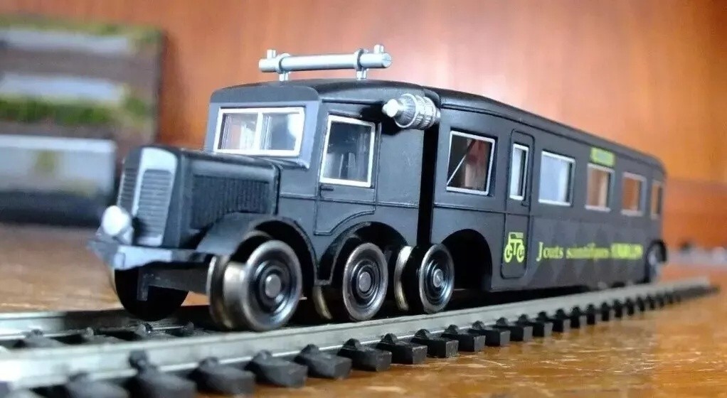 Marklin 3118 HO gauge Micheline Type 11 railcar in black livery