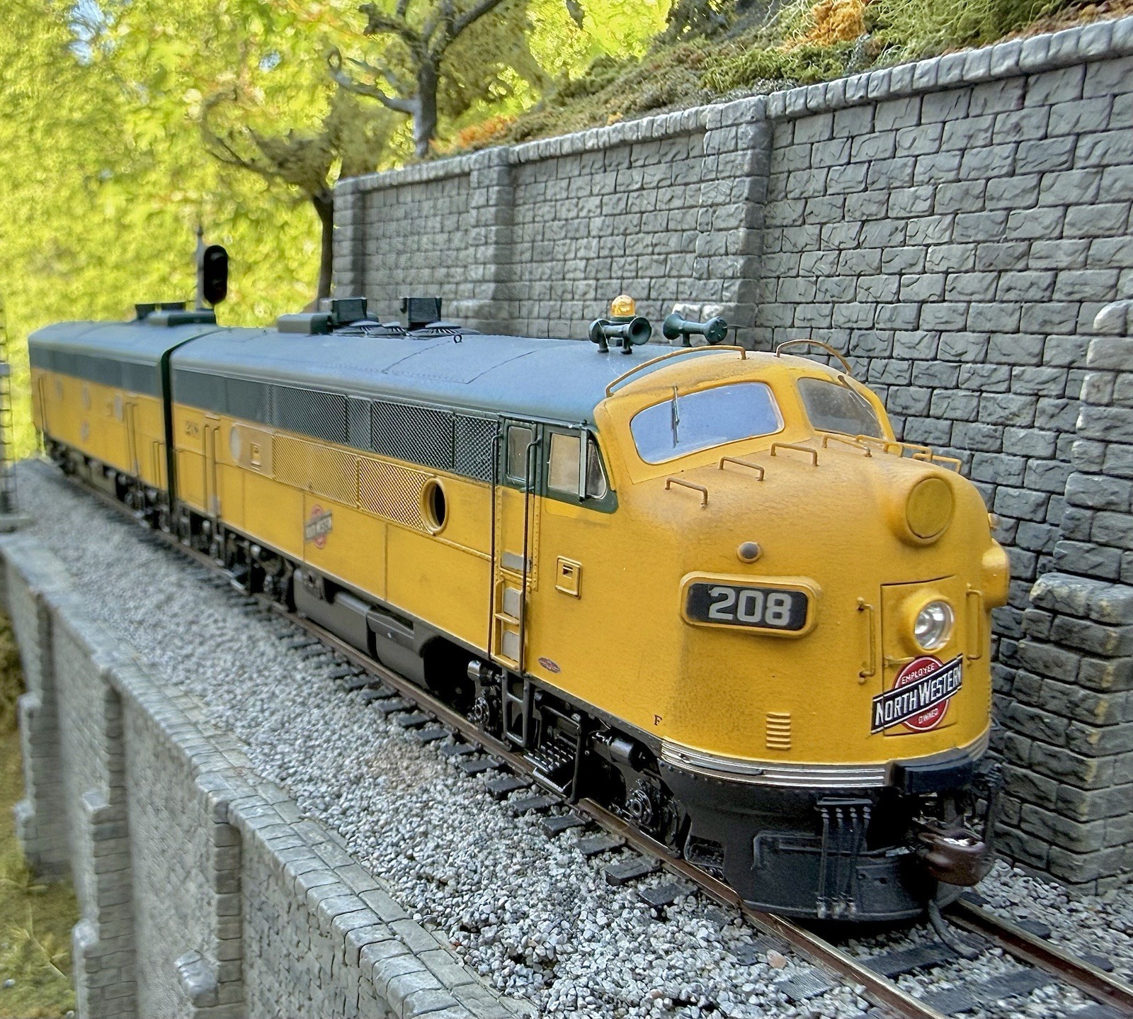 HO Scale Athearn Genesis F-3A #208 & F-3B #306 CNW Sound/DCC /LNIB/weathered