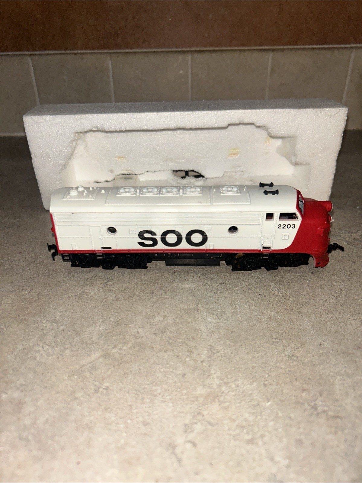 HO Scale Life-Like, F-7 Diesel Locomotive, Soo Line, White #2203 Vintage