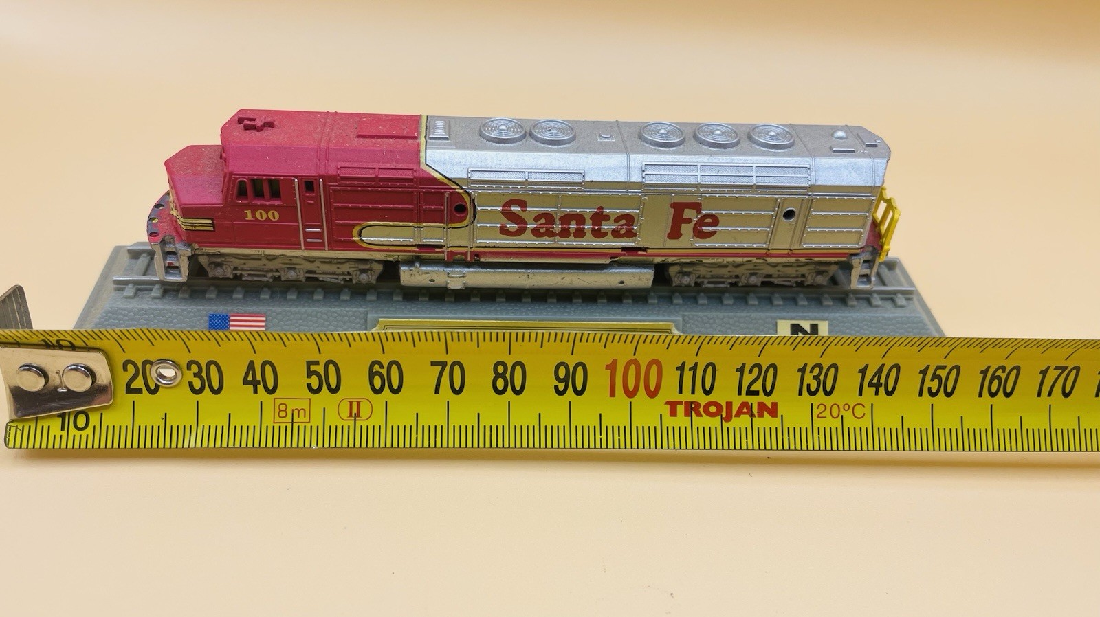 Delprado N Scale F45 Santa Fe 100 Diesel Locomotive, Static / Display Only VGC