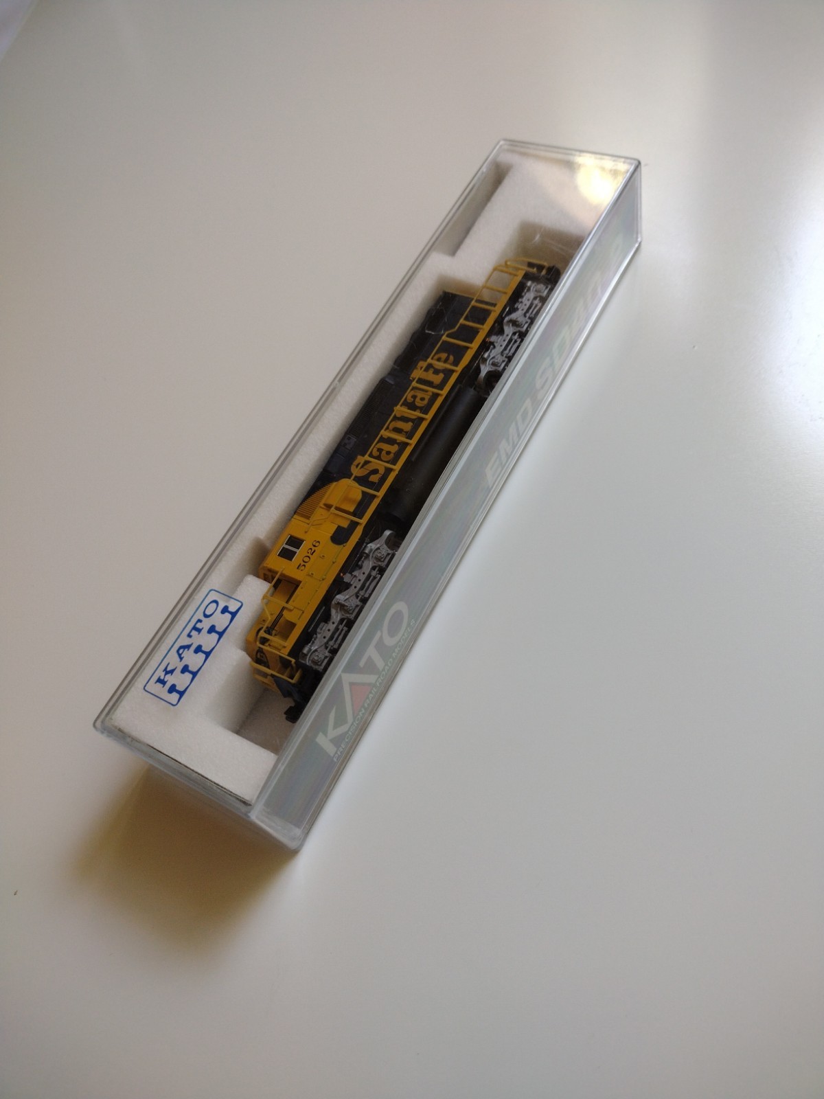 Kato N Scale SF #5026 Santa Fe Locomotive 176-4907 EMD SD40-2 Snoot NOS
