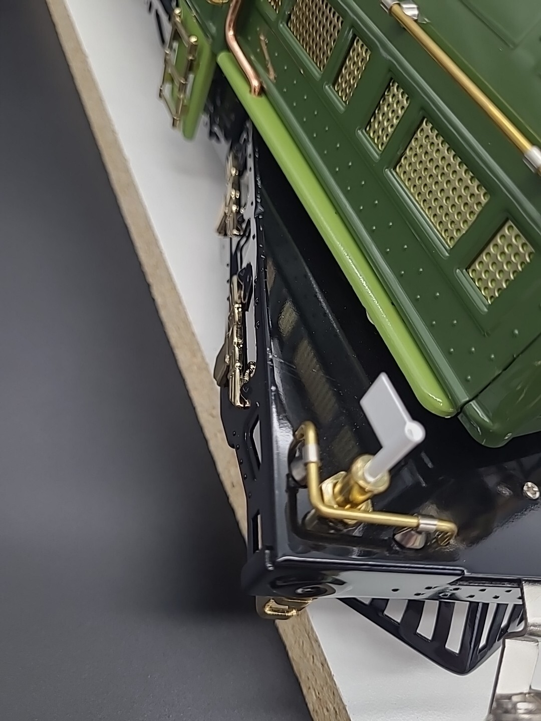 Lionel 6-13102 Standard Gauge Classics 381E Locomotive Two tone green