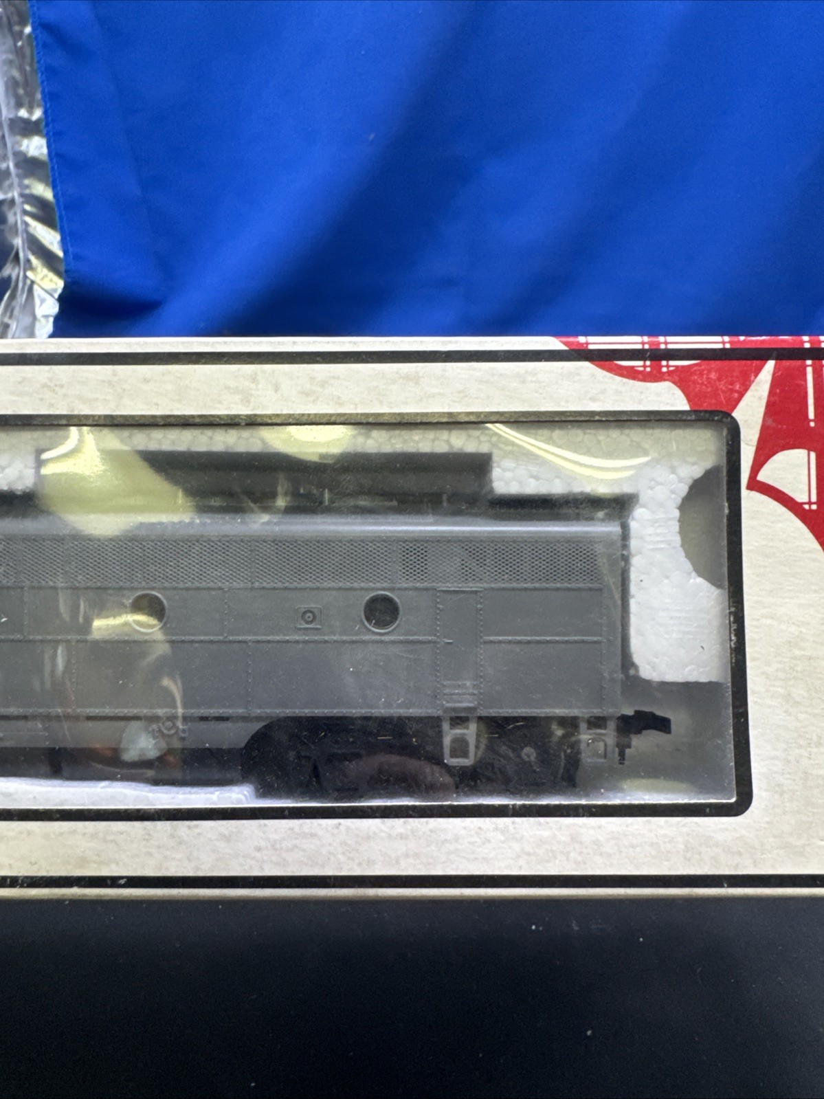 HO SCALE STEWART HOBBIES 8201 UNDECORATED F3B LOW FANS DIESEL LOCOMOTIVE
