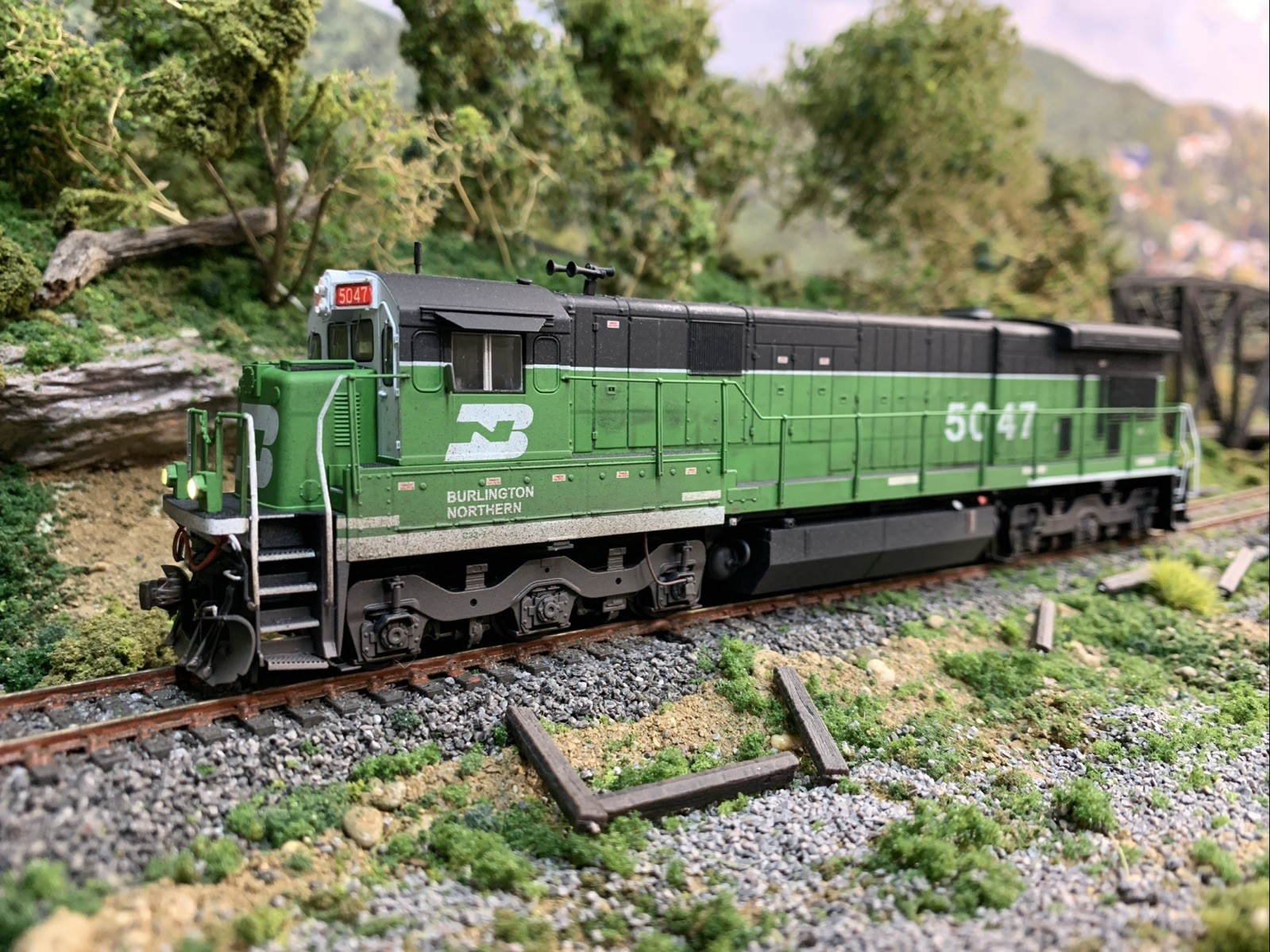 Rapido HO Burlington Northern C33-7 C36-7 #5047 DCC Sound Weathered BN BNSF