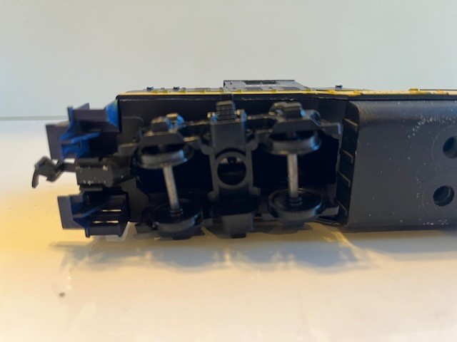 ATHEARN – HO Gauge – ATSF – GP-9 Powered Diesel Engine & Dummy #2685 -Nice Pair!
