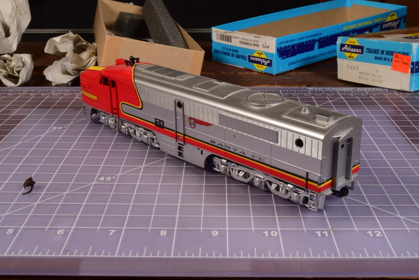 near TrkRdy 14.9 oz Good Working Condition Santa Fe PA1 Warbonnet 6 axle ONE