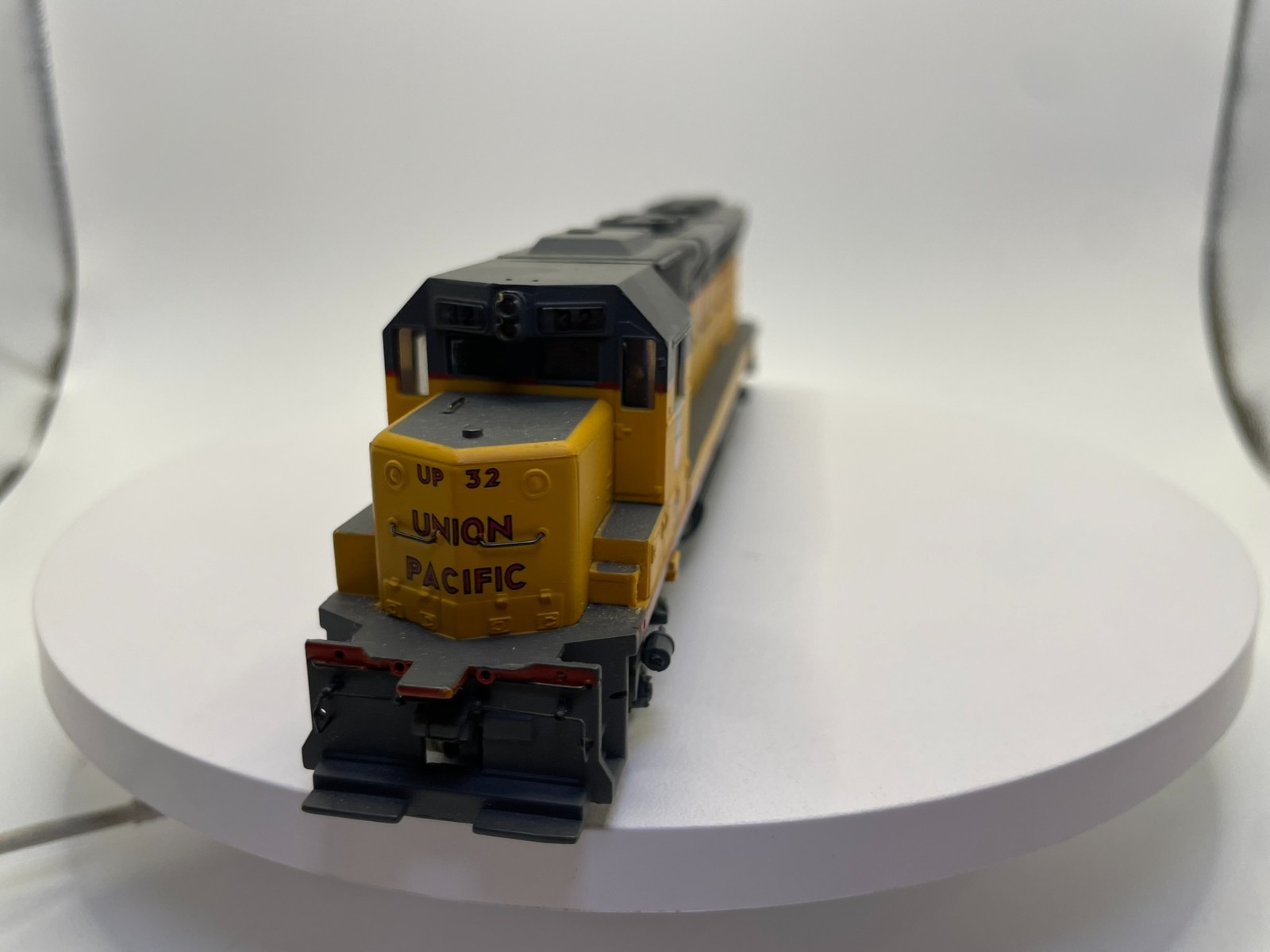 HO Scale Union Pacific SD45 Locomotive #32 – Light Function Details NOT Included