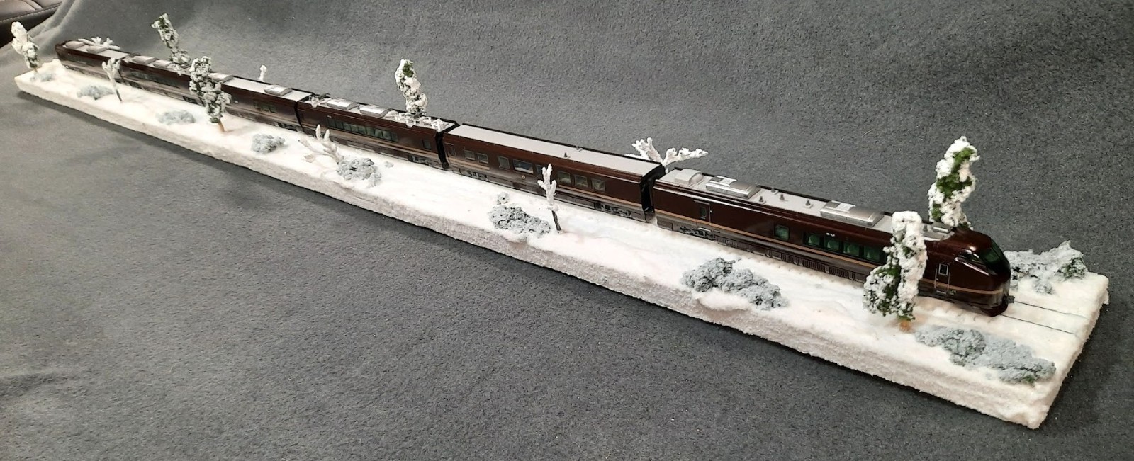 N SCALE 36″ DISPLAY DIORAMA -“WINTER SNOW SCENE” – FOR ANY N SCALE TRAINS