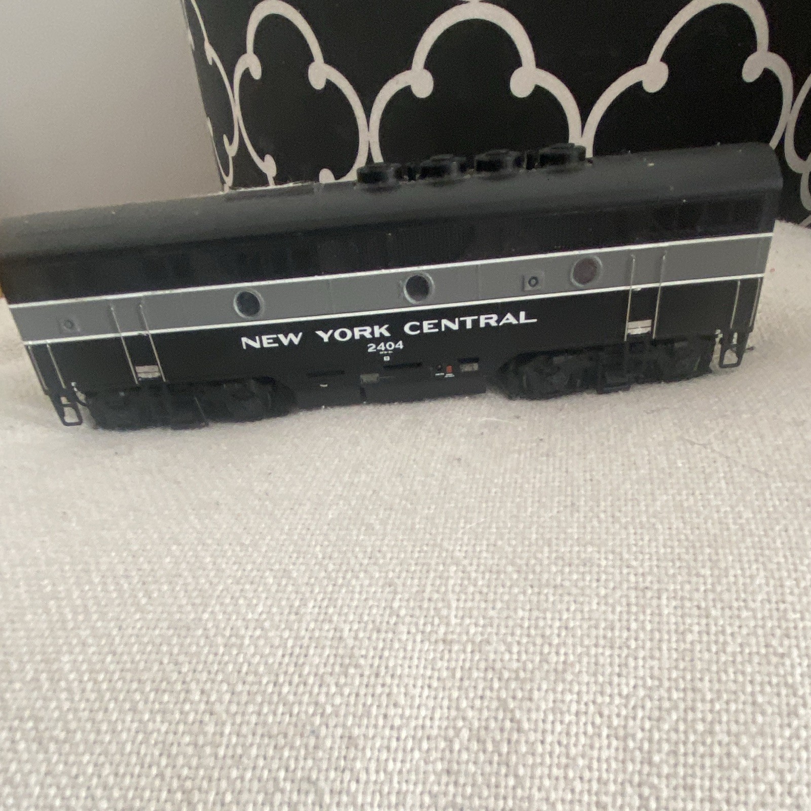 Lionel New York Central Diesel Locomotive 2404 Black Gray White Plastic