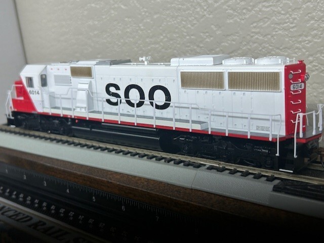 SOO LINE SD60 WHITE EMD LOCOMOTIVE DC / DCC Ready – ” RED NOSE ” HO Scale NEW