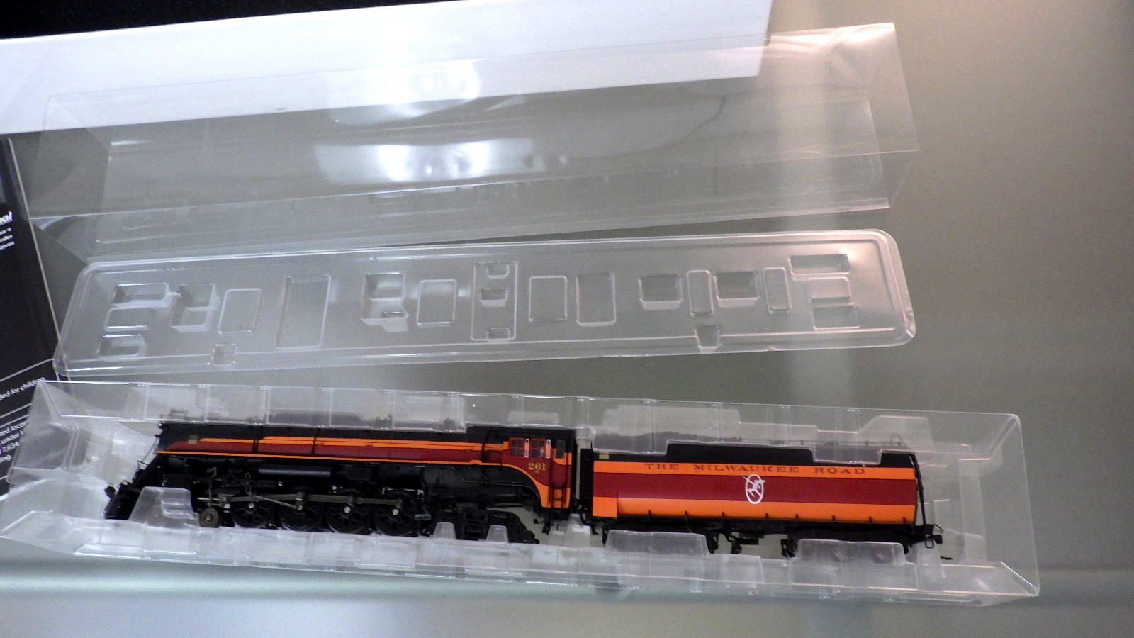 HO-Broadway Limited PARAGON4 Milw HIAWATHA S3 4-8-4 Locomotive *Box SOUND/DC/DCC