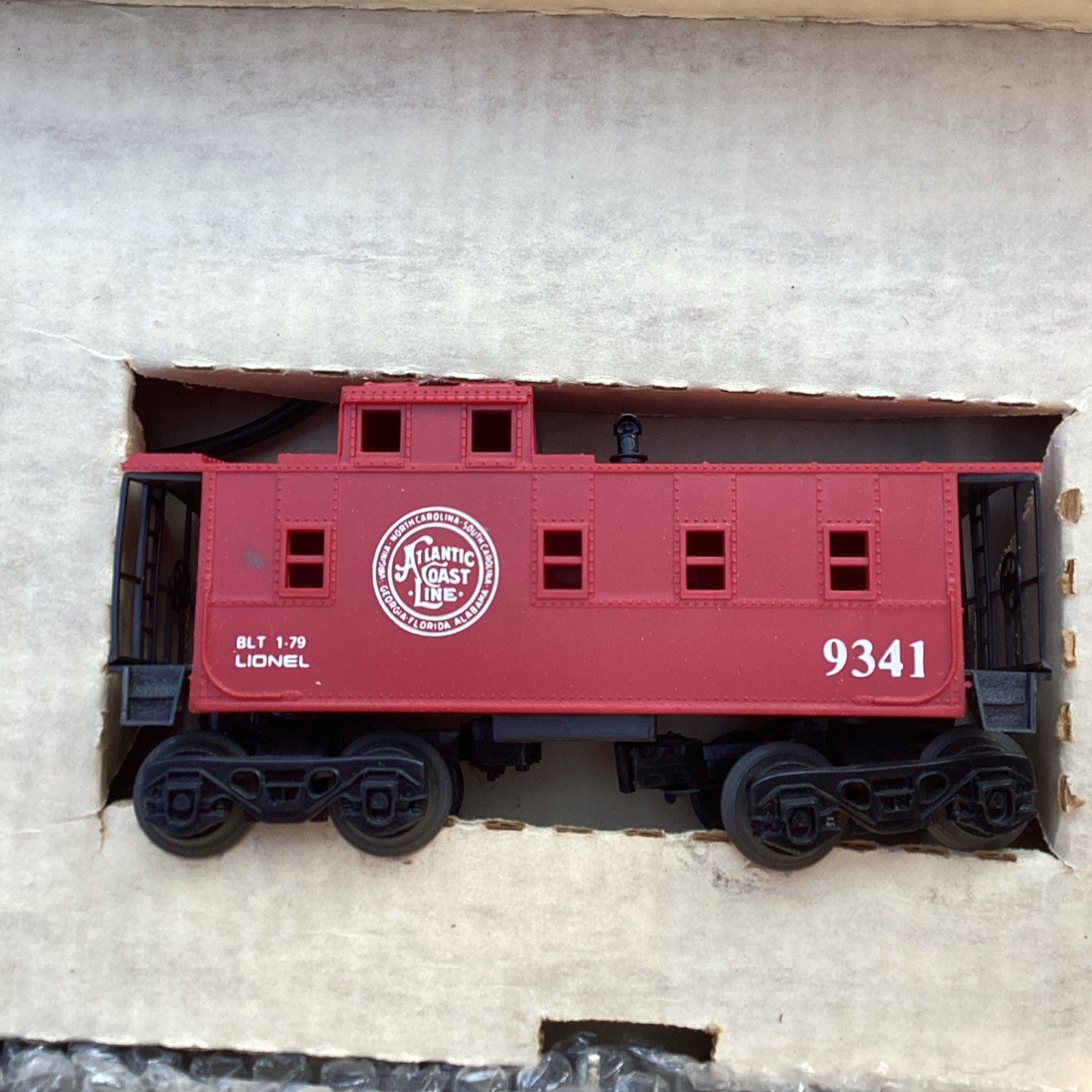 1986 LIONEL FREIGHT FLYER 027 GUAGE 5 UNIT ELECTRIC TRAIN SET LOCOMOTIVE