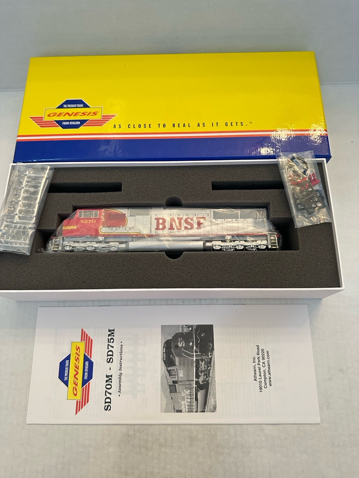 HO Scale Athearn Genesis SD75M BNSF #2 #8270 G6135 DC powered Diesel