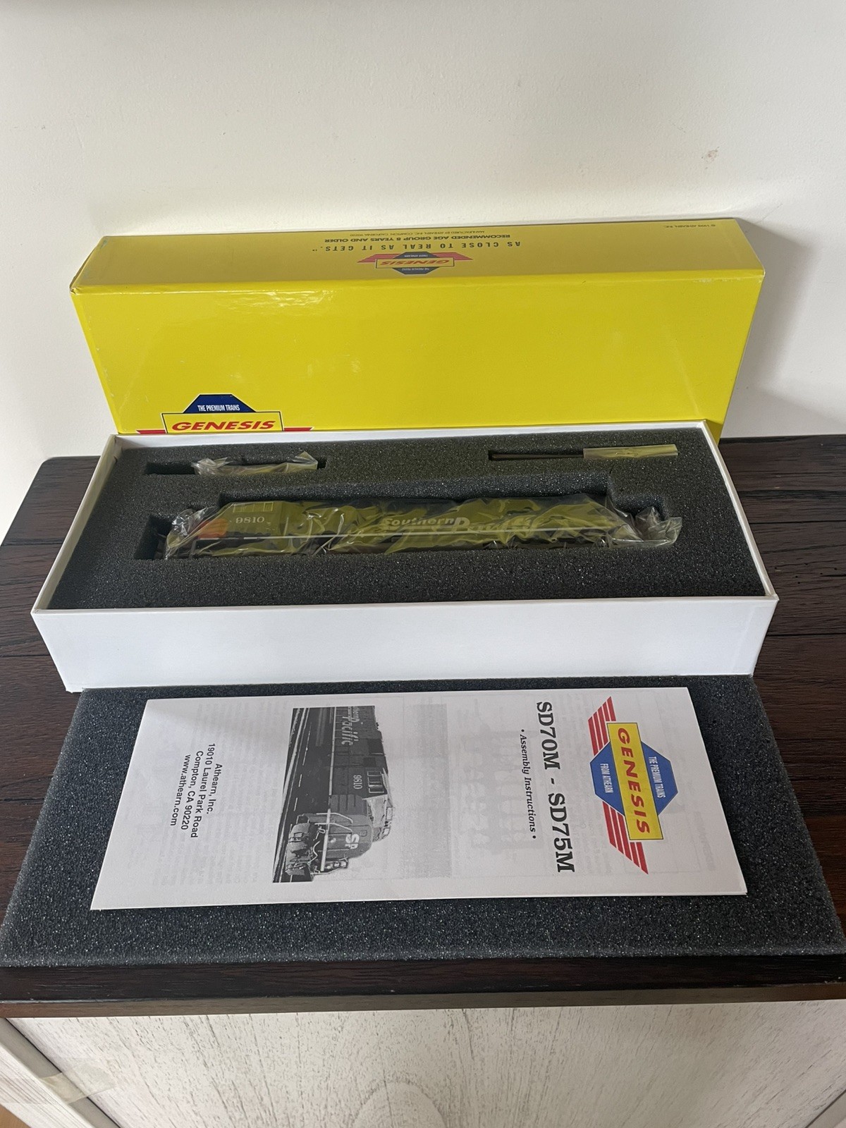 HO ATHEARN GENESIS G6126 SD70M SOUTHERN PACIFIC SP # 9810 – New In Box