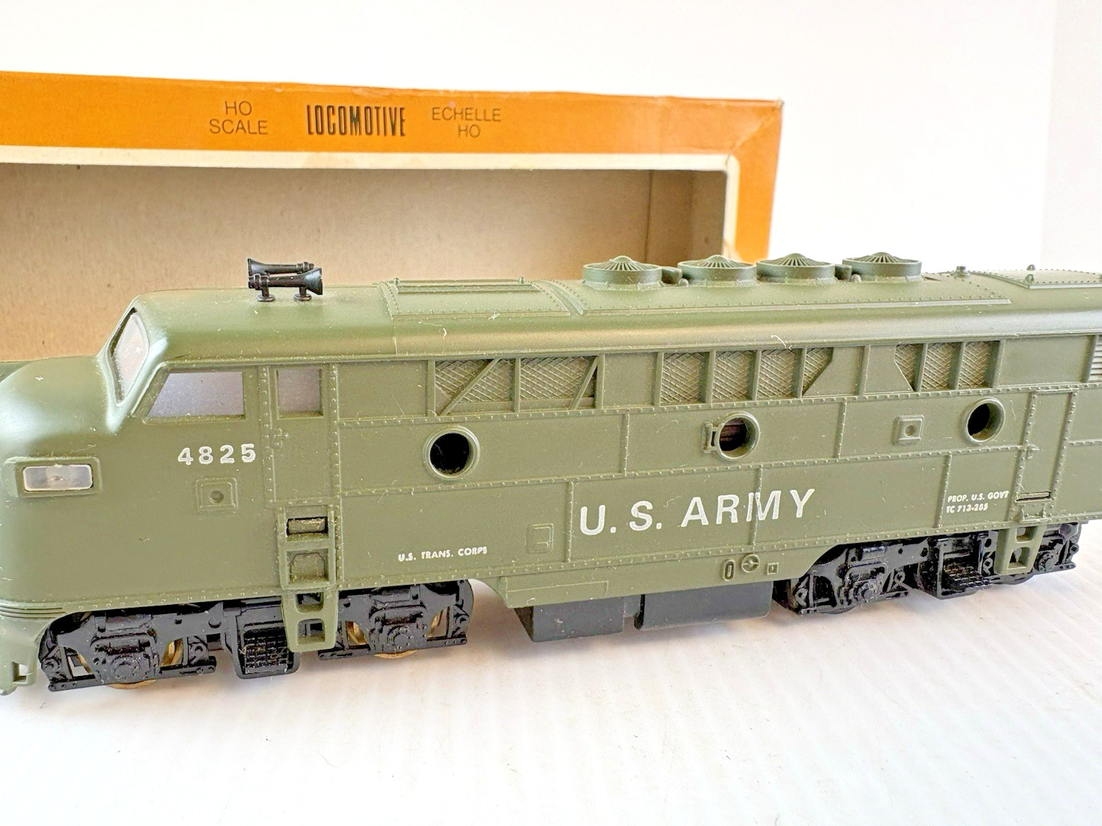 Cox HO Scale U.S. Army F3 Locomotive No.6111-6, Powered, Not Running, IOB