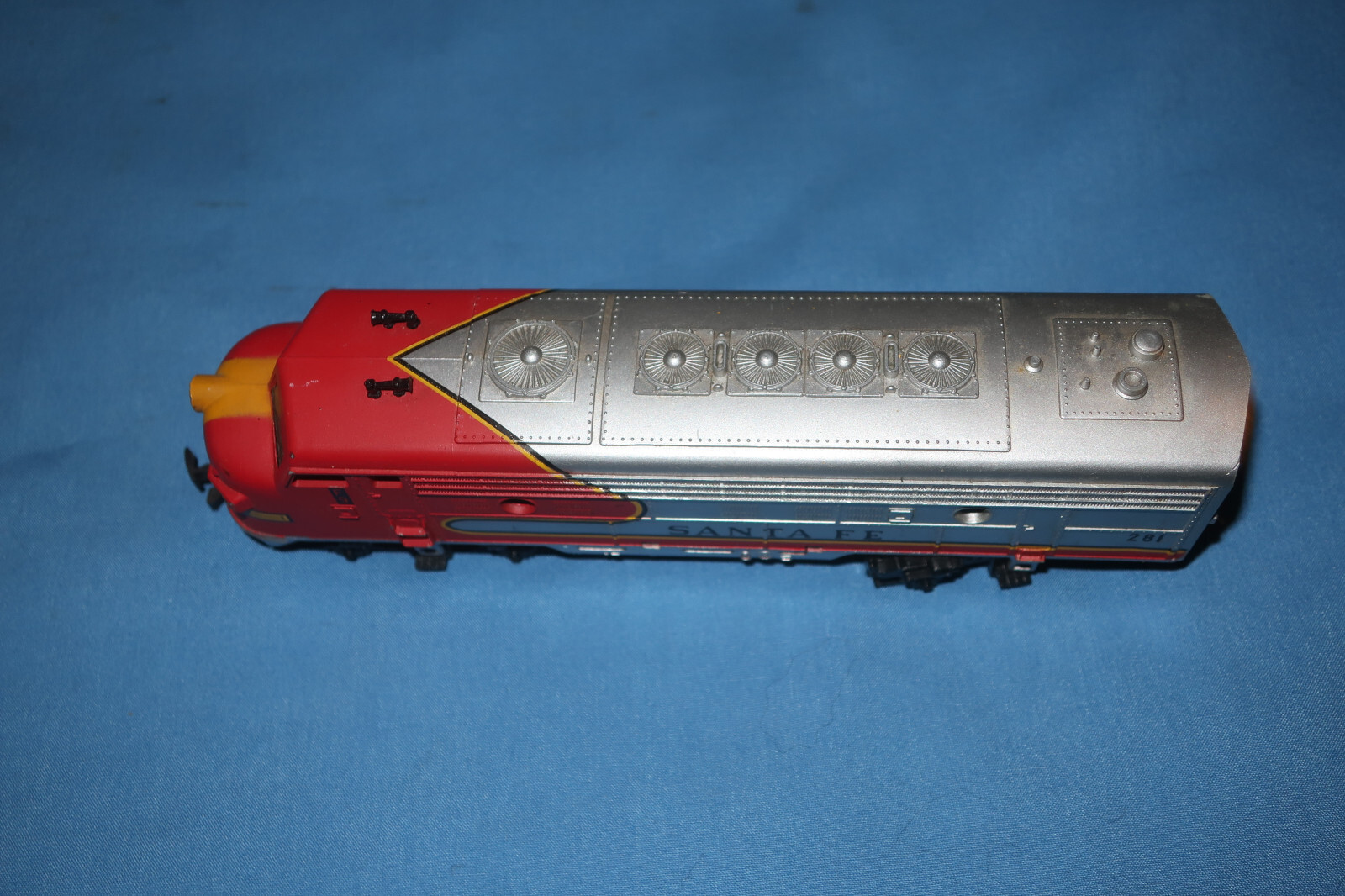 #281 HO Scale F9 Santa Fe Diesel Locomotive. Made in Yugoslavia. Runs