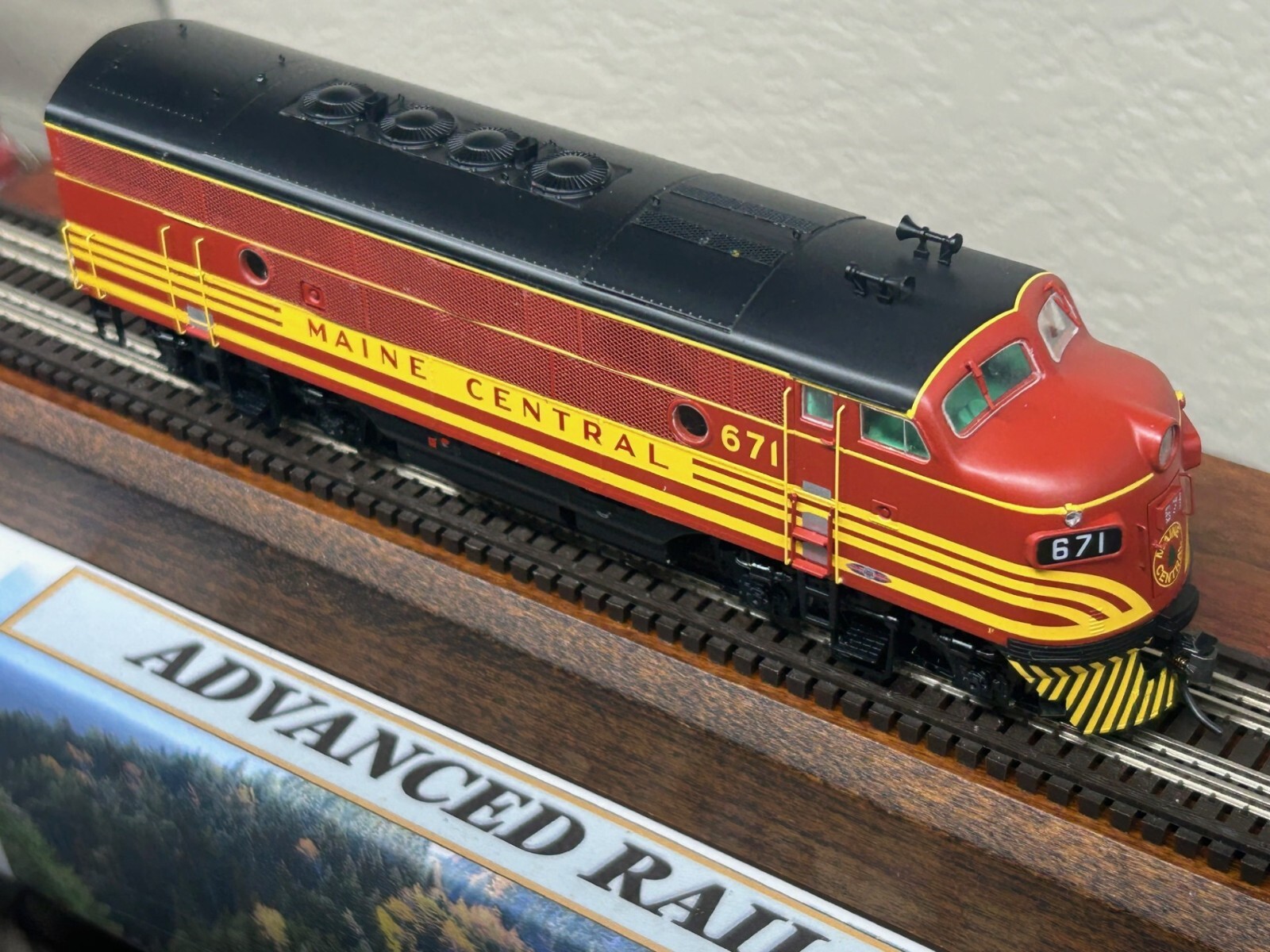 MAINE CENTRAL EMD F3A LOCO 671 – FACTORY DC/DCC / QUANTUM SOUND HO Scale NEW OOP