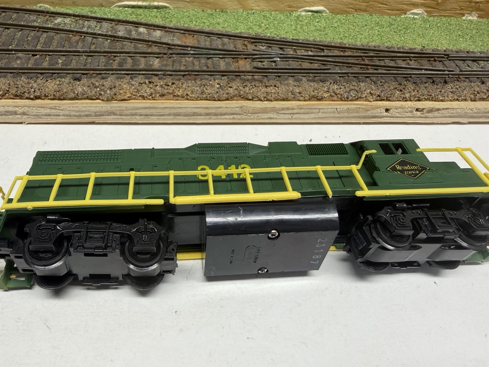 HO SCALE READING LINES DIESEL LOCOMOTIVE 3412 ATLAS GP-38 RARE FIND TRAIN