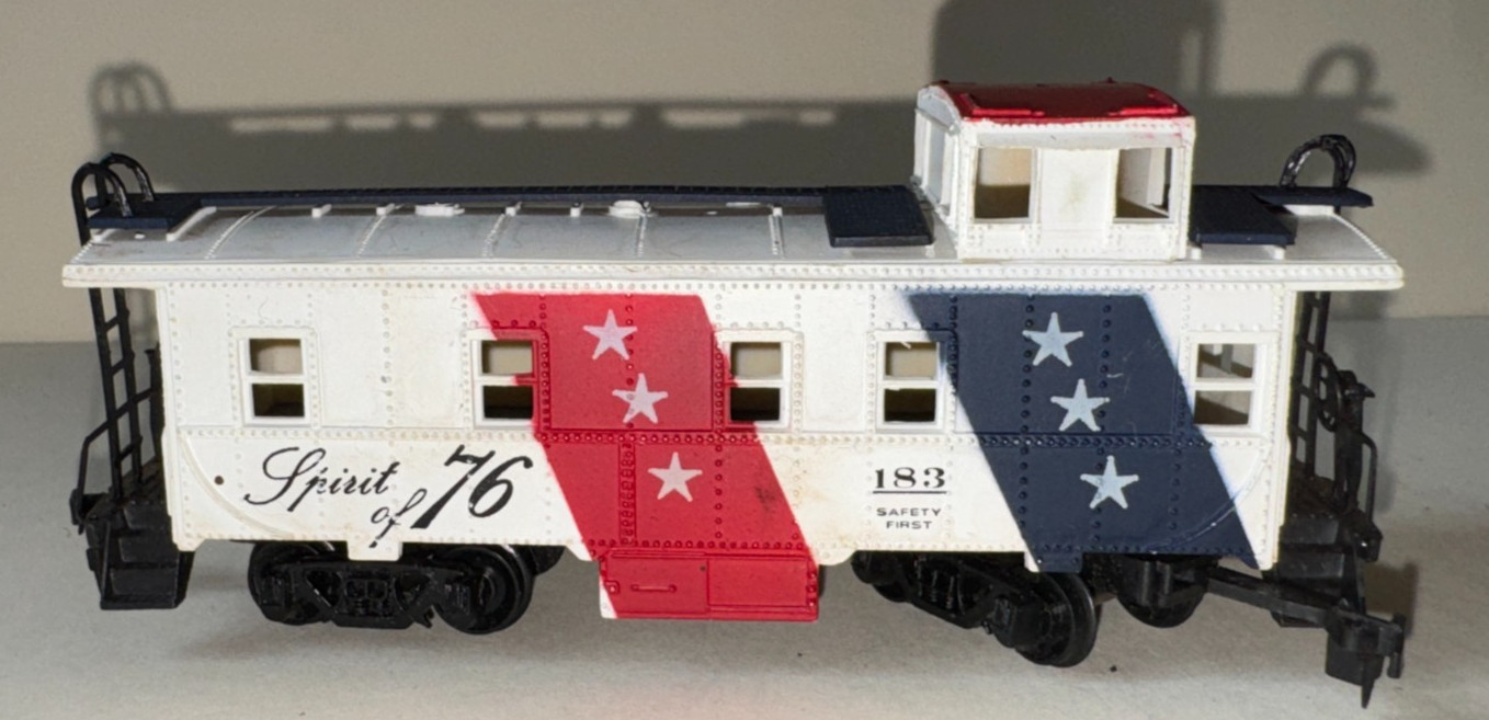 Vintage Bachmann Bicentennial Train Lot – SCL 1776 Locomotive, Caboose, Trailers