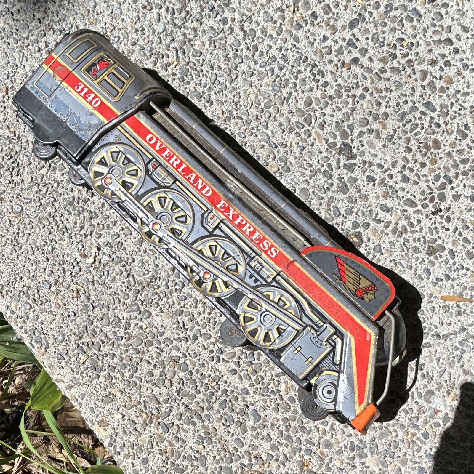 Overland Express 3140 O Gauge Tin Steam Locomotive, Analog, Gray/Red/Black