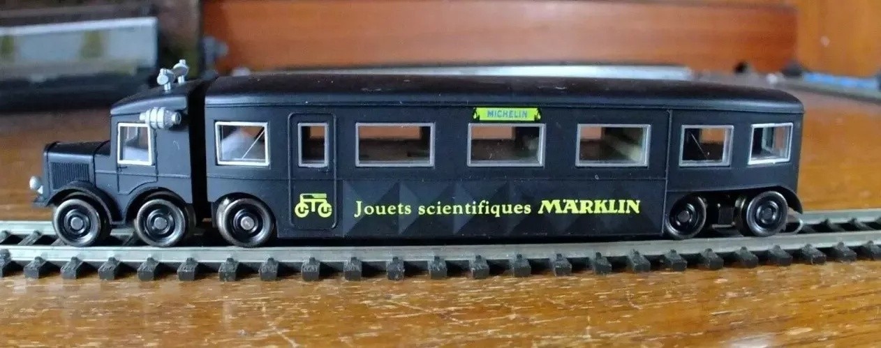 Marklin 3118 HO gauge Micheline Type 11 railcar in black livery