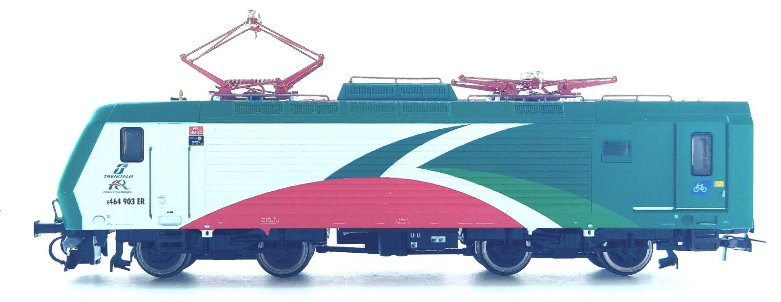 Vitrains 2011X E464 903 ER FER White/Red/Green with Trenitalia logos